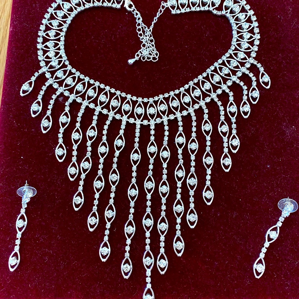 Necklace & Earrings Set New
